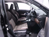 高いホールド性で運転姿勢が安定します。長距離ドライブでも疲れにくいのが魅力です。運転席はパワーシートで付きで、D席P席ともにシートヒーターとなって居ります。