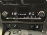 左右独立温度コントロールフルオートエアコンです。運転席、助手席それぞれで独立して温度設定ができます。冷え性の方が乗っても安心ですね♪