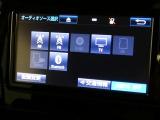 【オーディオ選択画面】AM/FMの切替や、交通情報もこちらの画面から選択できます。