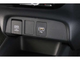 スマートフォンなどの音楽再生が可能なUSB接続ジャック装備車両です♪♪♪