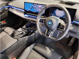 ☆センターパネルを運転席側に僅かに傾けたBMW独特のインパネ☆【駆け抜ける歓び】はここからもスタートしております☆