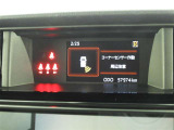 コーナーセンサー付きです。障害物に近づくと、表示や音声で知らせてくれる便利な機能です。車両感覚がつかみ易くなるので、オススメの装備です。