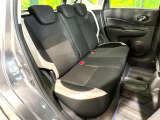 後部座席も気になるようなキズ・汚れやへたり等、大きなダメージはなく、良好な状態です。