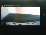 バックガイドモニターで、後方を確認しながら安心して駐車することが出来ます。運転初心者も熟練者も必須の機能ですよ!