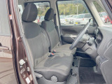 運転席シート廻りは使用感も少なく、良好な状態となっています。前オーナー様が丁寧に使っていたことがよくわかりますね。