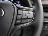レーダークルーズコントロール(全車速追従機能付)が装備されています。高速道路で定速走行だけでなく、0km/hから約100km/hの広い範囲で先行車との車間距離を適切に保ちながら追従走行ができます。