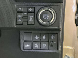 両側パワースライドドア付きだから、狭い駐車スペースなどでの 乗り降りラクラク!小さなお子さまのいるご家庭には嬉しい装備。