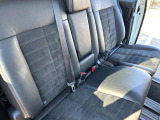 後部座席も気になるようなキズ・汚れやへたり等、大きなダメージはなく、良好な状態です。