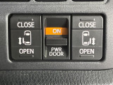 【両側パワースライドドア】スマートキーや運転席のスイッチで後席両側スライドドアの開閉が可能♪電動だから力を入れてドアを開ける必要が無く、小さなお子様でも簡単に開け閉めでき快適です♪