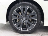 純正アルミホイールは精度が高く、走行の安定性が優れています。タイヤサイズ225/45R18