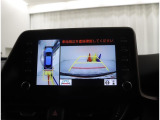 車体の前後左右に設置されたカメラにより、リアルタイムで安全確認ができるところが大きな魅力。十字路や駐車場、狭い路地での走行など、死角ができやすい場面で力を発揮します。