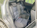 コンパクトカーですが、セカンドシートは十分な広さがあり快適にお乗りいただけます♪シートを倒して大きな荷物を積んだりと、用途の幅が広い1台です。
