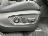 運転席シートは電動パワーシートです!自分に合ったシートポジションがラクラク調整できます!