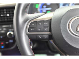 ステアリングスイッチ付き。前方から目を離すことなく操作することが可能です。