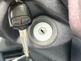 【キーレス】少し離れた場所からでもボタン一つでドアの開錠・施錠ができるのでとっても便利!ドアの鍵穴周りに傷をつけることもありません♪