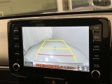 車庫入れや後方操作をサポート!苦手な駐車も安心のバックモニター付きです♪ガイド線も表示されますので、どこまで下がれば良いか目安にもなります☆