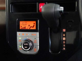 車内を快適に、オートエアコンを装備しています。