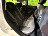後部座席も気になるようなキズ・汚れやへたり等、大きなダメージはなく、良好な状態です。