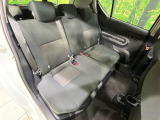 後部座席も気になるようなキズ・汚れやへたり等、大きなダメージはなく、良好な状態です。