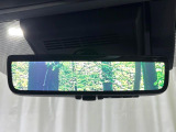 【デジタルインナーミラー】後席の大きな荷物や同乗者で後方が確認しづらい時でも安心!カメラが撮影した車両後方の映像をルームミラー内に表示。クリアな視界で状況の確認が可能です!