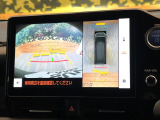 【パノラミックビューモニター】専用のカメラにより、上から見下ろしたような視点で360度クルマの周囲を確認することができます☆死角部分も確認しやすく、狭い場所での切り返しや駐車もスムーズに行えます。