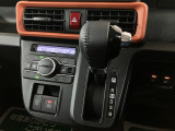 シフトレバーは扱いやすいインパネシフトです!オートエアコンも装備ですよ♪