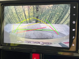 【バックカメラ】駐車時に後方がリアルタイム映像で確認できます。大型商業施設や立体駐車場での駐車時や、夜間のバック時に大活躍!運転スキルに関わらず、今や必須となった装備のひとつです!
