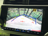 【バックカメラ】駐車時に後方がリアルタイム映像で確認できます。大型商業施設や立体駐車場での駐車時や、夜間のバック時に大活躍!運転スキルに関わらず、今や必須となった装備のひとつです!