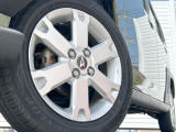 【純正15インチアルミホイール】外観にマッチした純正アルミホイールを装着しております。各種社外アルミホイールや、スタッドレスタイヤも取扱いしております。是非ご相談ください♪