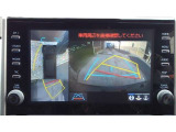 パノラミックビューモニター付きです。車両を上から見たような映像をディスプレイオーディオ画面に表示。運転席からの目視だけでは見にくい、車両周辺の状況をリアルタイムでしっかり確認できます。