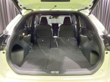 普段のお買い物や通勤、送迎等に十分な荷室スペースを確保しております。セカンドシートを倒すと、大きな荷物の積載も可能です♪