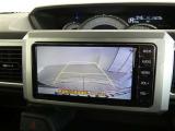 バックガイドモニターで、後方を確認しながら安心して駐車することができます。運転初心者も熟練者も必須の機能ですよ!
