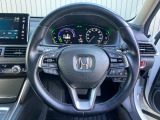 ハンドル左側にはオーディオ操作が出来るオーディオリモートコントロールスイッチ、右側にはHonda SENSINGとオートクルーズコントロールのスイッチを装備!長距離運転や高速道路の運転では大活躍です!