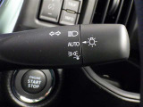 【オートライト】車外の明るさに応じて、自動的にライトの点灯・消灯をしてくれます。