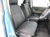 高いホールド性で運転姿勢が安定します。長距離ドライブでも疲れにくいのが魅力です。快適なドライビングライフをお送りください♪