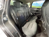 後部座席も気になるようなキズ・汚れやへたり等、大きなダメージはなく、良好な状態です。