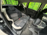コンパクトカーですが、セカンドシートは十分な広さがあり快適にお乗りいただけます♪シートを倒して大きな荷物を積んだりと、用途の幅が広い1台です。