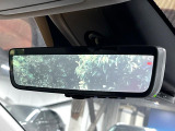 【デジタルインナーミラー】後席の大きな荷物や同乗者で後方が確認しづらい時でも安心!カメラが撮影した車両後方の映像をルームミラー内に表示。クリアな視界で状況の確認が可能です!