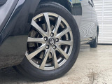 【15インチアルミホイール】外観にマッチしたアルミホイールを装着しております。各種アルミホイールや、スタッドレスタイヤも取扱いしております。是非ご相談ください♪
