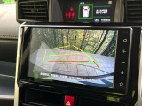 【バックカメラ】駐車時に後方がリアルタイム映像で確認できます。大型商業施設や立体駐車場での駐車時や、夜間のバック時に大活躍!運転スキルに関わらず、今や必須となった装備のひとつです!