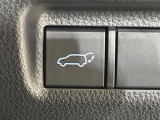 【パワーバックドア】スマートキーや運転席のボタンを押すだけでリアゲートが自動で開閉します!荷物を持っている時や、高い位置にあるバックドアを閉める際に便利な機能です♪