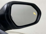 ウインカーミラーにはBSM(ブラインドスポットモニター)を搭載。隣を走る車両が死角に入るとLEDインジケーターを点灯。また、ウィンカーを出すとインジケーターも光って点滅!注意を促してくれます