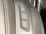【メモリー機能付きパワーシート】ドライバーごとに設定したシート位置を記憶して、ボタン一つで切り替えできる便利な機能!運転する方が複数名いらっしゃるご家庭におすすめです♪