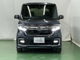 LEDヘッドライトを装備しています。LEDヘッドライトはとても明るく、雨の日や夜間走行も安全・安心です。オートライトコントロール付きで周囲の明るさに応じて自動で点灯・消灯します