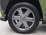 純正アルミホイールは精度が高く、走行の安定性が優れています。タイヤサイズ165/65R15