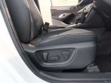 パワーシート搭載。微妙な調整が手軽にでき、ピッタリなポジションで運転することが可能です。