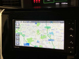 純正ナビを装備。タッチパネル式で使いやすく、お出かけもラクラクです。