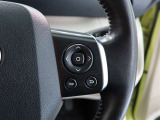ステアリングスイッチ付き。前方から目を離すことなく操作することが可能です。