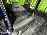 後部座席も気になるようなキズ・汚れやへたり等、大きなダメージはなく、良好な状態です。