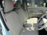 フロントシートです。座り心地もバッチリです。